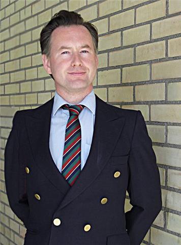 Profesor de inglés nativo de irlanda con larga experiencia enseñando en principales empresas e instituciones se ofrece para dar clases tanto en situ como
por teléfono