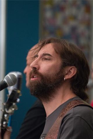 Guitarra y ukelele adultos y niños - online y presenciales