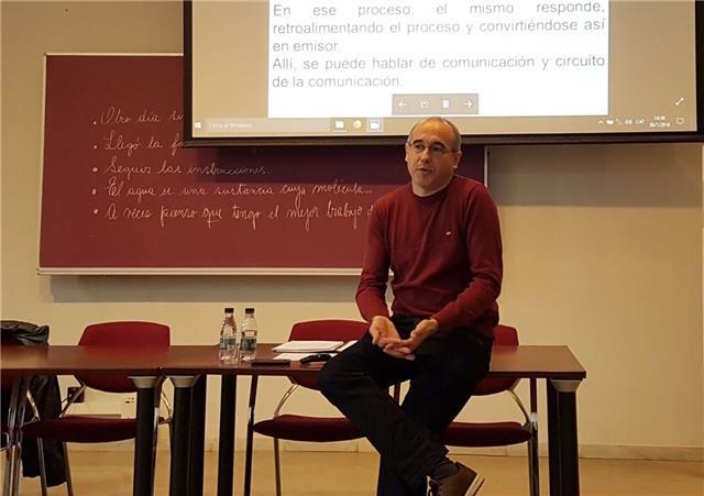 Clases de lengua castellana, literatura, tipologías textuales, procesos de lectura y escritura y sistema de la lengua