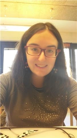 Profesora titulada superior imparte clases de de oboe y lenguaje musical