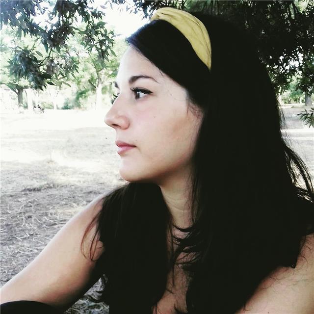 Studentessa laureata in lettere classiche alla Sapienza, iscritta alla magistrale di filologia moderna impartisce lezioni di latino, italiano e storia