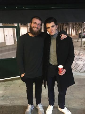 Joven estudiante de informatica ofrece clases particulares para menores de 16 años. experiencia previa en el campo del trabajo con los niños. soy entrenador de baloncesto y monitor de surf