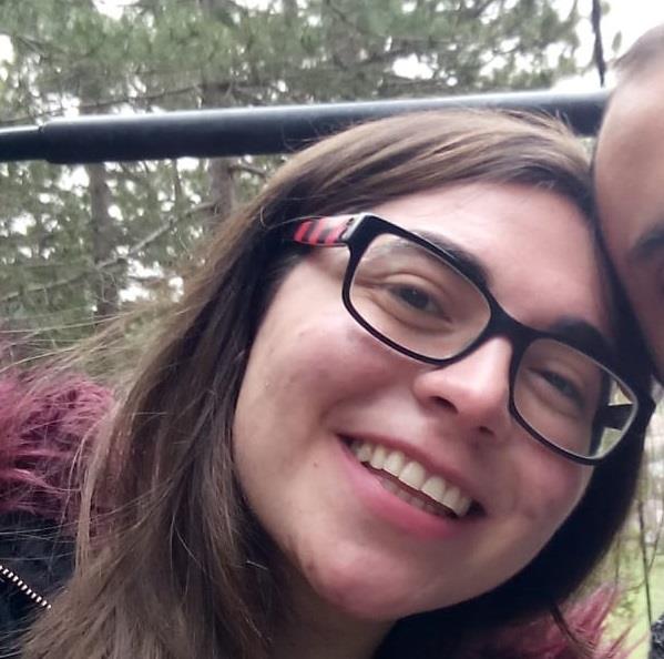 Studentessa offre ripetizioni per studenti di scuole elementari e medie