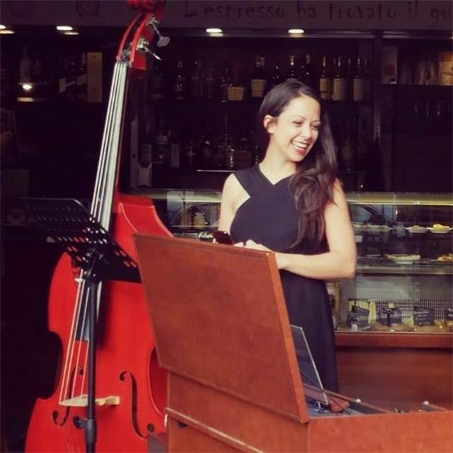 Il corpo che canta Soprano plurilaureata insegna canto con repertorio classico e moderno alla ricerca del nostro strumento vocale