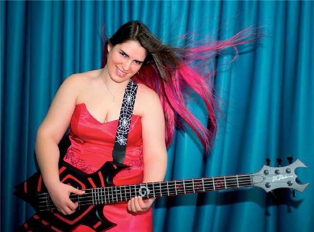 Clases de piano, guitarra, violín, canto, acordeón, batería, saxofón, solfeo, flauta, bajo, clarinete, ukelele, percusión, musicoterapia, etc