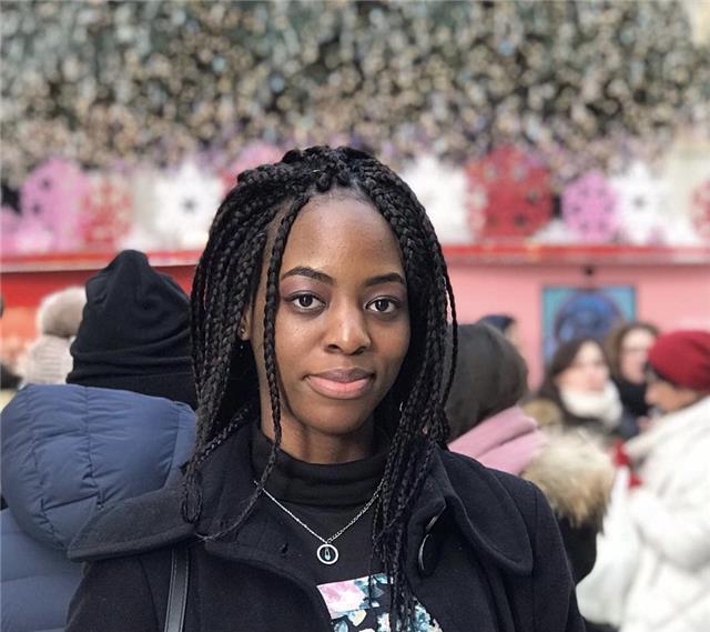 Studentessa in Economia e management a Parma, la mia madrelingua è il francese e offro le mie conoscenze a giovani e adulti