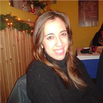Sono una donna di 30 anni. Aiuto i ragazzi delle elementari/medie/superiori nei compiti. In particolare, in inglese