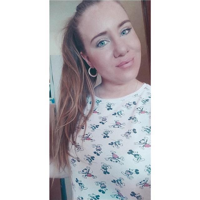 Educadora ofrece clases particulares a adultos que no sepan leer y escribir