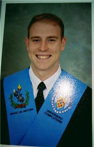 Soy bilingüe en inglés con pasaporte británico, profesor de secundaria titulado de geografía e historia. doy clases de cualquiera de estas materias