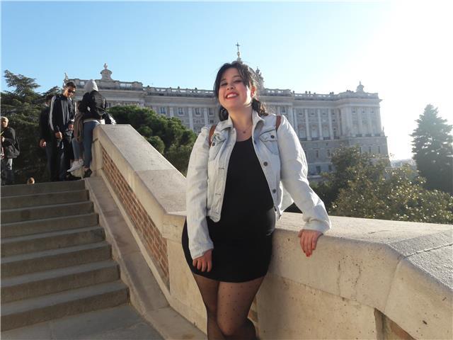 Profesora de inglés nativo, con experiencia en centros docentes. alumnos de 4º de primaria e inferior