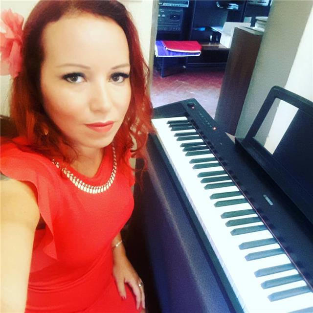 vocal coach professionista cerca nuovi talenti da formare per aiutarli ad entrare nel mondo della musica con competenza e professionalità