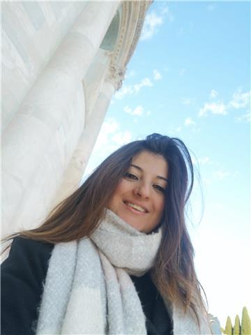 insegnante di italiano, diploma di maturità liceo linguistico + laurea in lingue e letteratura straniera, appassionata di lettura e