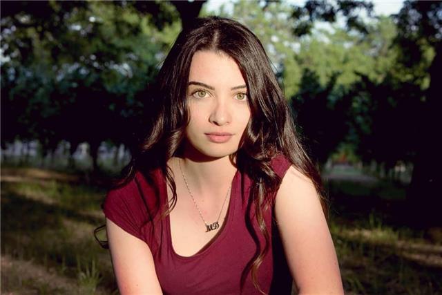 Studentessa di lingue offre lezioni di Inglese e Francese