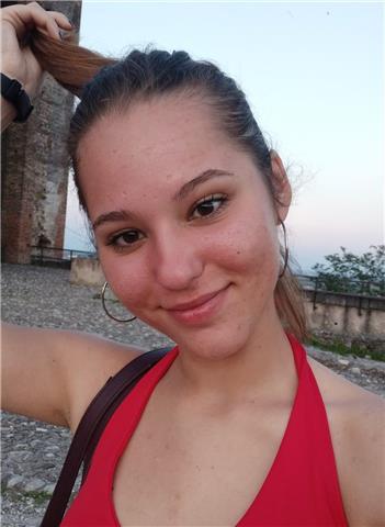 Laureanda in Accademia di Belle Arti offre le proprie conoscenze e abilità per aiutare chi vuole scoprire se stesso
