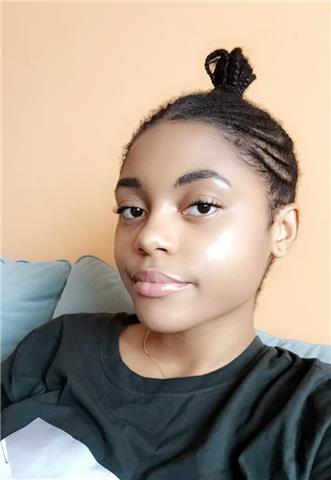 Estudiante de bachillerato ofrece clases de refuerzo de inglés y matemáticas a niños de primaria