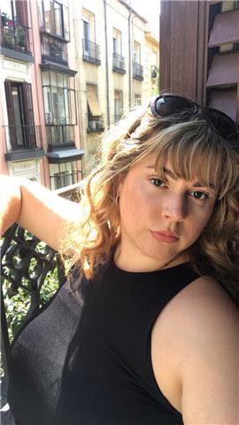 Soy profesora nativa de inglés con licenciatura en política y desarrollo. también tengo una certifcación tefl y trabajo como asistente de aula en una escuela primaria. puedo enseñar a niños de 4 a 14 años