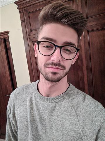 Me llamo Álvaro Zambrano, actualmente estudio el tercer año de Administración y Dirección de Empresas en la Universidad de Sevilla, me ofrezco a prestar clases de Economía en nivel de Bachillerato