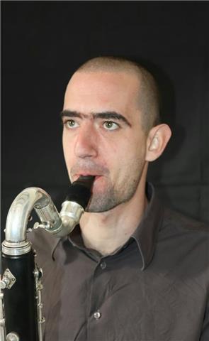 Profesor de Clarinete y Clarinete Bajo. Especializado en música clásica y contemporánea