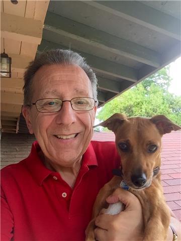 Soy español de nacimiento pero he vivido durante 40 años en los angeles, california. tengo títulos de inglés de la universidad de barcelona y californ