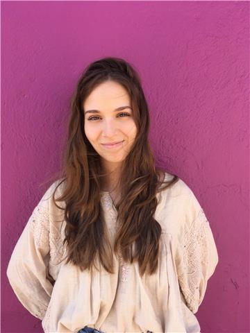 Profesora de inglés, imparte clases a niños de todas las edades