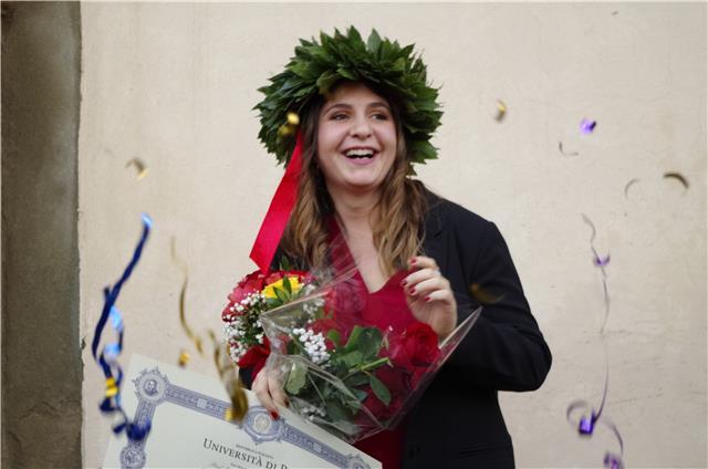Laureta magistrale in Italianistica con 110L impartisce lezioni di latino, italiano, storia e geografia a persone di qualsiasi età