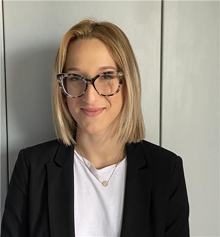 la neoulaureata con C1 in Inglese offre lezioni private
