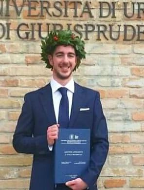 Laureato 110L in Giurisprudenza offre ripetizioni di diritto a studenti