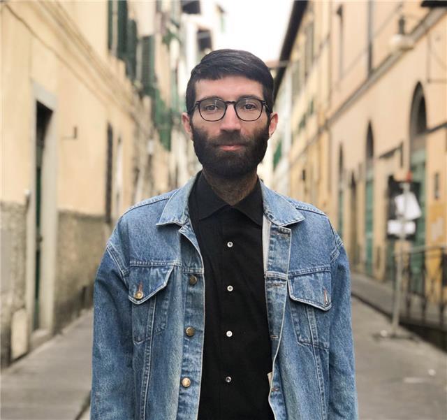 Esperienza nell'insegnamento privato di oltre 5 anni, qualifica di educatore, conoscenza della lingua ottimo per periodi trascorsi all'estero