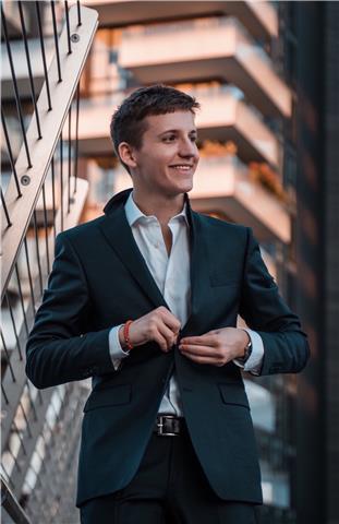 Fisico, prossimo alla Laurea. Offro ripetizioni di matematica/geometria e un metodo che porta ottimi risultati fin da subito