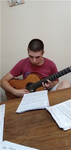 Profesor da clases de lenguaje musical y audio perceptiva para todas las edades