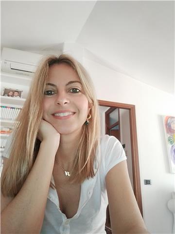 Laureata in lingue e letterature straniere, con anni di esperienza d' insegnamento a studenti di tutte le età offre lezioni e ripetizioni d'inglese e