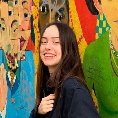 Estudiante de traducción e interpretación ( catalán/castellano/inglés/francés) ofrece clases de inglés, catalán y castellano para niños