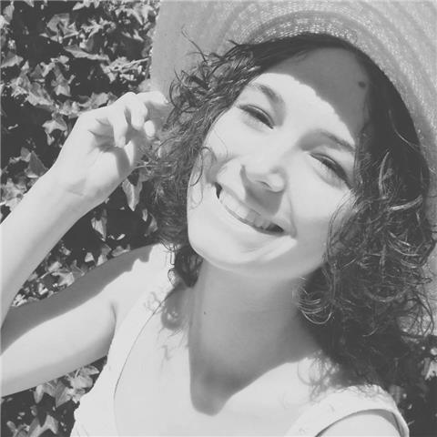 Classes d'introducció a l'informàtica i telèfons mòbils per a adults