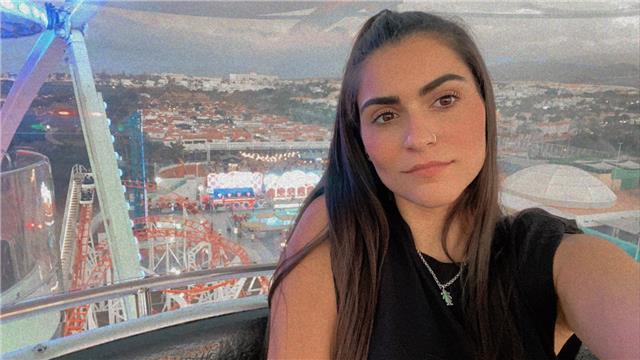 Me defino como una persona responsable, con entusiasmo y ganas de enseñar. actualmente estudio el grado de educación infantil y me gustaría dar clases de 0 a 12 años