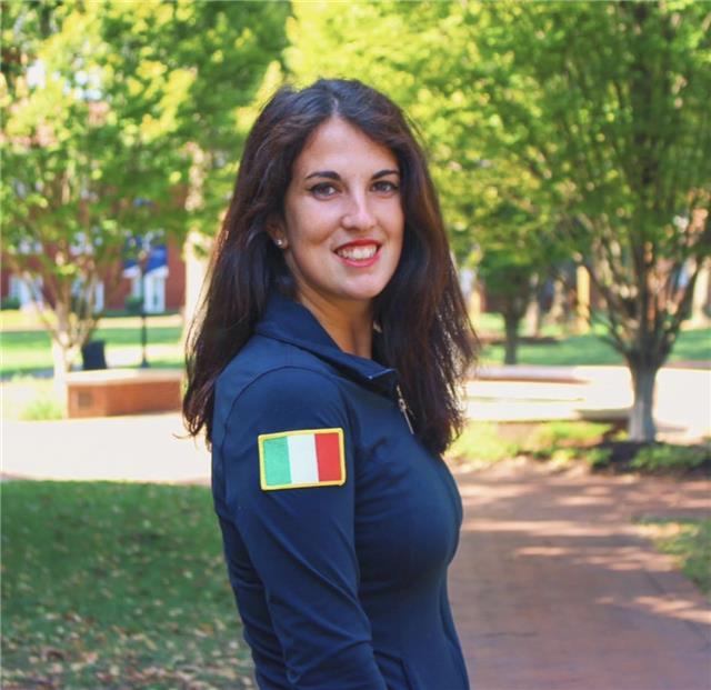 Insegnante bilingue di Inglese offre lezioni a persone di tutte le età e tutti i livelli. Disponibile per aiuto compiti, preparazione a certificazioni (Cambridge, IELTS, TOEFL) e conversazione