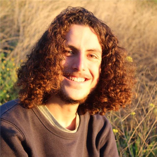 Doy clases de cualquier materia que solicite el alumno, preparándome y estudiándome cada clase previamente