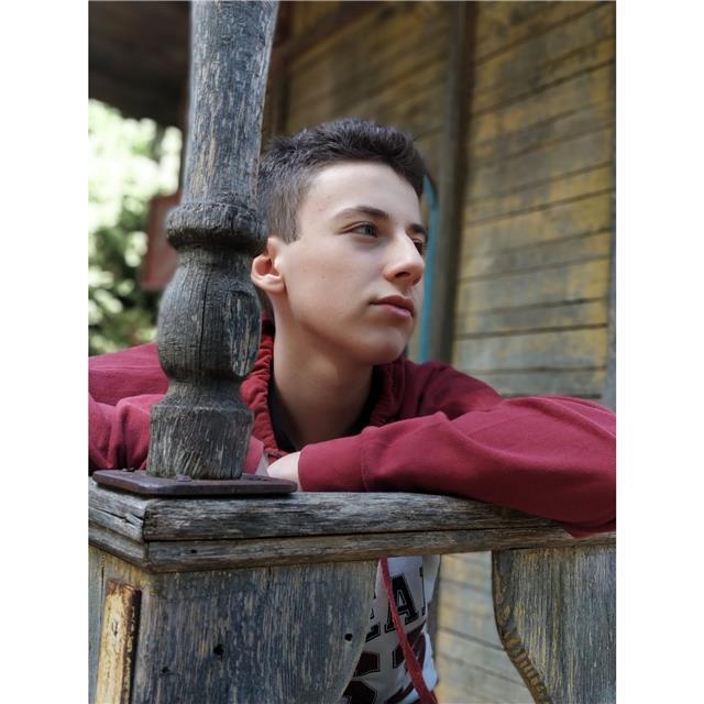 Profesor con experiencia con alumnos de 4 de eso y 1 de bachillerato cursando grado en química en la universidad imparte clases de matemáticas, física y química, lengua o inglés en cualquier nivel. con ganas de ayudar a los demás