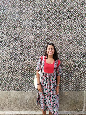 Profesora de biología y geología para cursos de primaria, eso y bachillerato