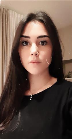 laureata in giurisprudenza impartisce lezioni private prevalentemente di diritto ma anche in altre materie umanistiche. Il riferimento è per scuole di diverso grado
