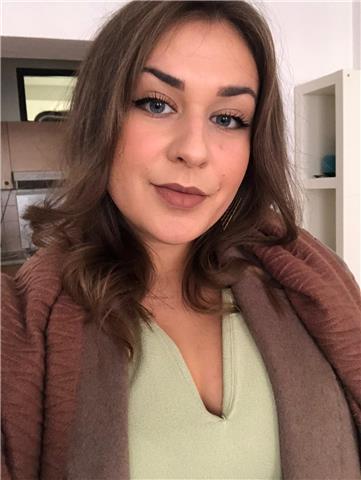 Sono una ragazza di 23 anni, madrelingua russa, appassionata delle lingue straniere, offro lezioni private di inglese base. NON sono un'insegnante di professione