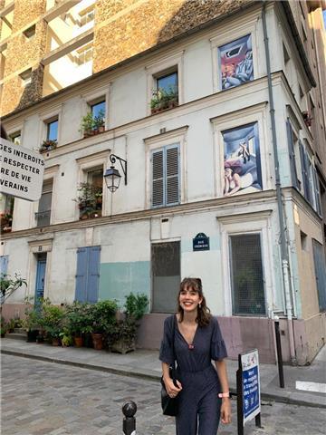 Hola Soy francesa, vivo en Paris y me gustaria enseñarte mi idioma. Si estas interesad@, no dudes ; ) ~Viens apprendre en t'amusant ~ (12€/h)