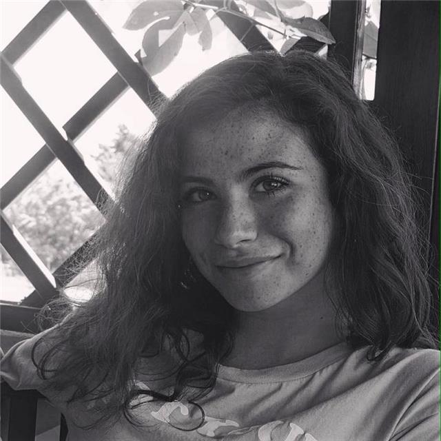 Sono una studentessa universitaria, impartisco lezioni per studenti di scuole medie, licei e istituti professionali
