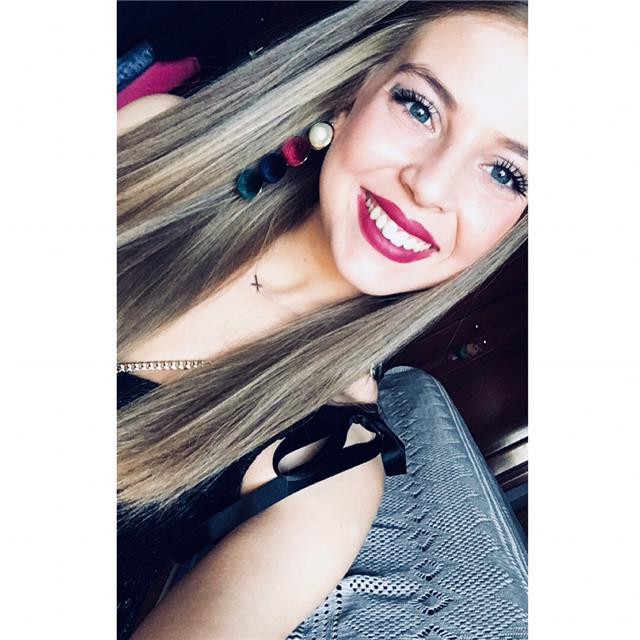 Doy clases de inglés,lengua y biología,desde primaria hasta la eso