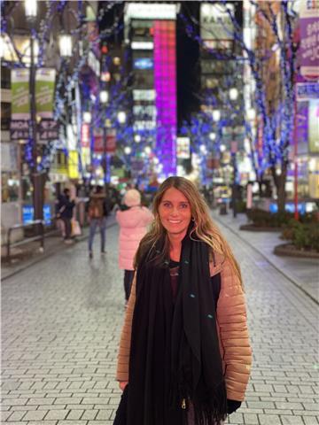 Profesora de inglés nativo pero también hablo español nativo ya que viví en Londres y soy Argentina. Preparada para trabajar con niños y jóvenes