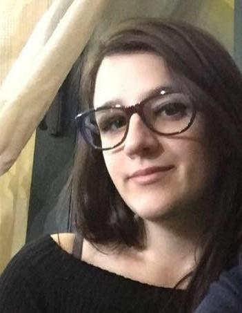 Ragazza diplomata al liceo scientifico e iscritta al primo anno di università (facoltà scientifica) offre lezioni matematica (medie e superiori)