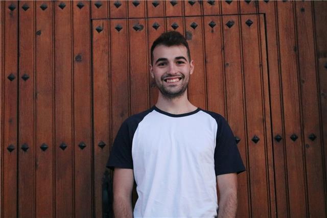 Doy clases particulares económicas de la rama de ciencias sociales, lengua castellana, historia del arte y baloncesto, entre otras