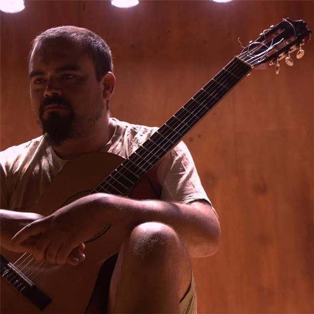 Guitarra acústica; técnica interpretativa, teoría aplicada al instrumento, repertorio, lectura de partituras, etc