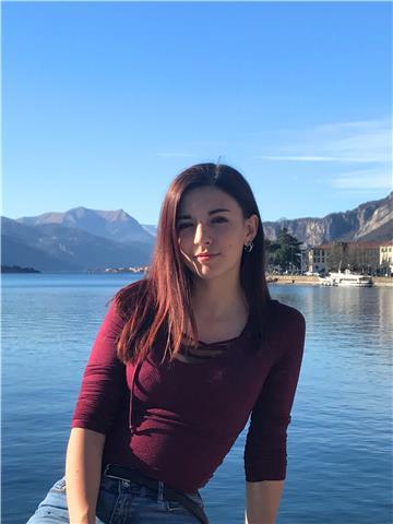 Studentessa universitaria di lingue offre ripetizioni e/o aiuto compiti per lingue straniere e materie umanistiche