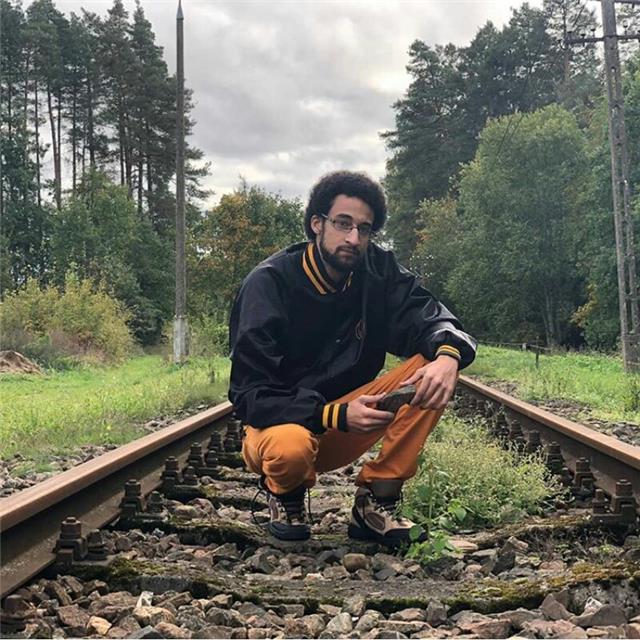 Chico deportista busca trabajo