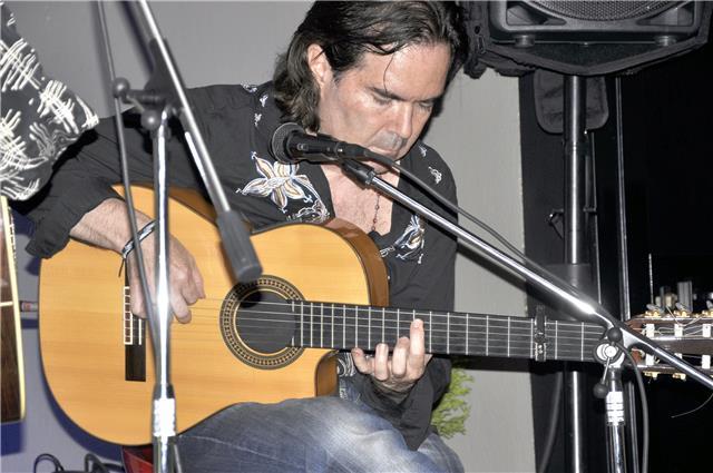 Insegnante chitarra flamenco, brasiliana, acustica